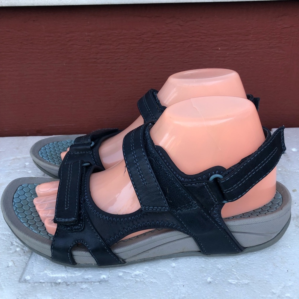 Baretraps Dinah Women’s Black Ankle Strap Sport sandals size 9M